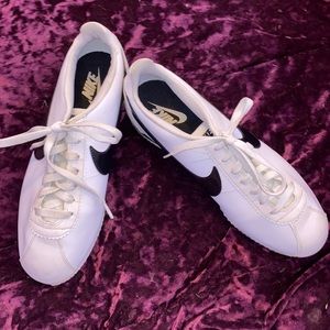 women’s/men’s nike athletic shoe